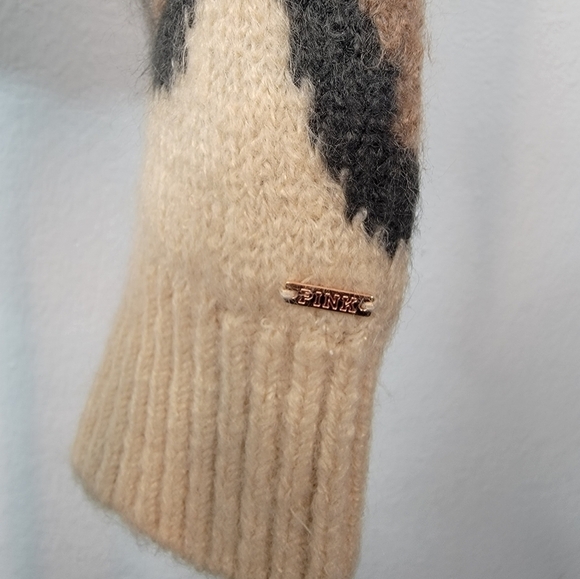 Victoria's Secret Pink XS Sweater V-Back Neck Animal Print Fuzzy - Picture 4 of 9